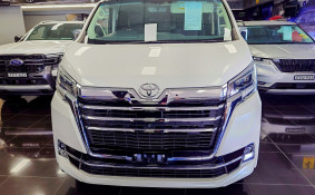 2022 Toyota Granvia 8 seats RWD