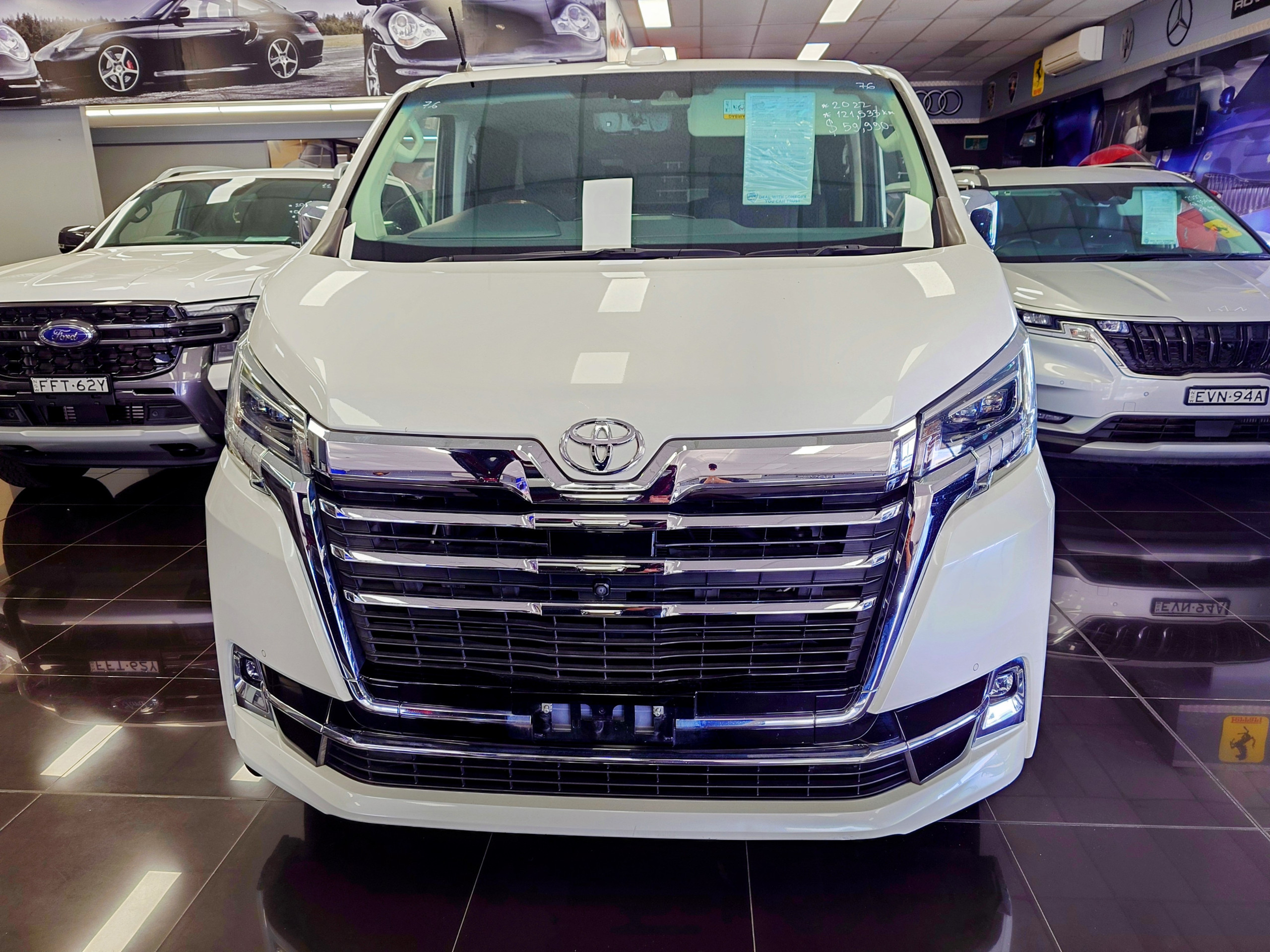 2022 Toyota Granvia 8 seats RWD